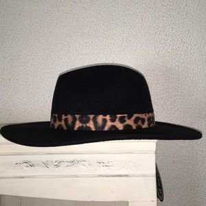Black brim trimmed with leopard